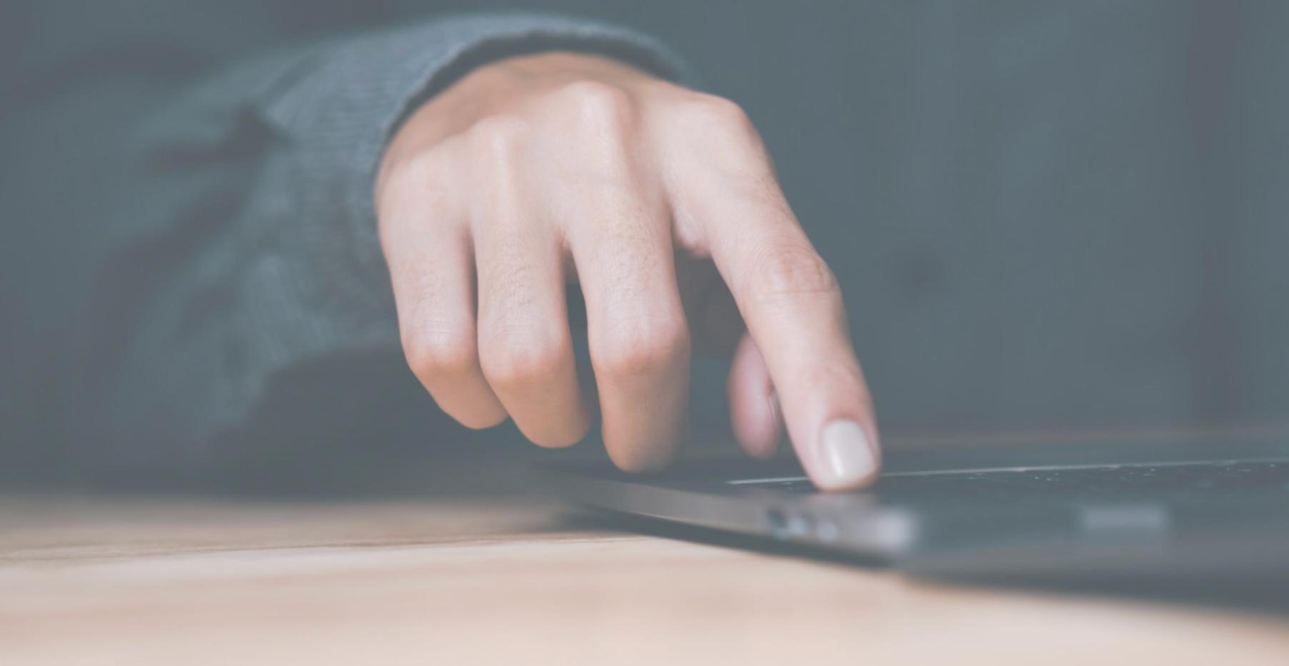 Professionelle Finanzberatung und Budgetplanung im persönlichen Gespräch